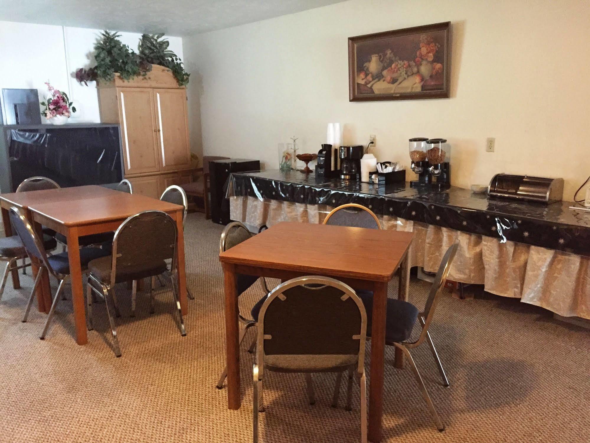 Coronado Motel & Rv Park Lindsborg Dış mekan fotoğraf